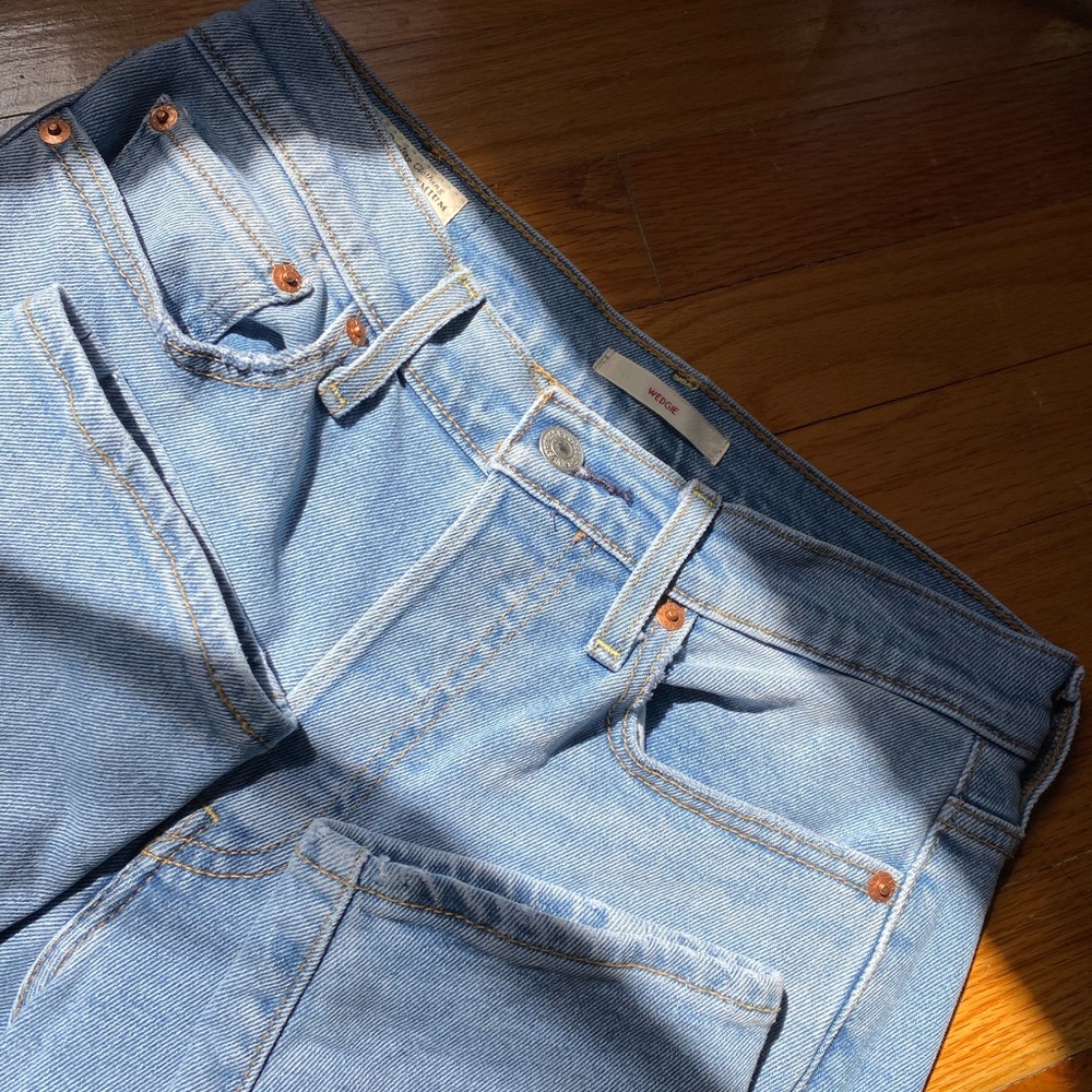 Levi wedgie fit size 27